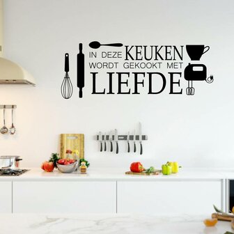 Muursticker `In deze keuken wordt gekookt met liefde`