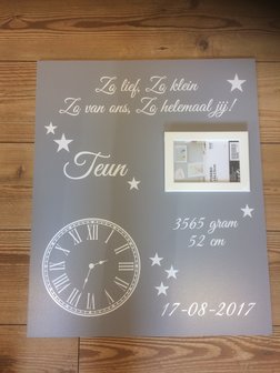 Geboortebord 50 x 60 cm met sticker klok voor 1 kindje
